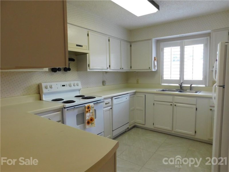 Property image 3 at 710 Britton Creek Drive, Hendersonville, NC 28791