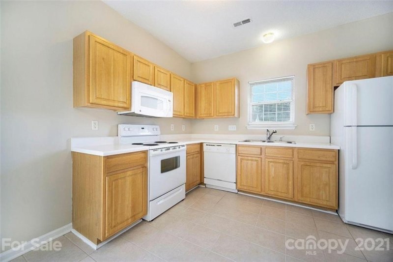 Property image 3 at 1920 Nigel Court, Charlotte, NC 28213