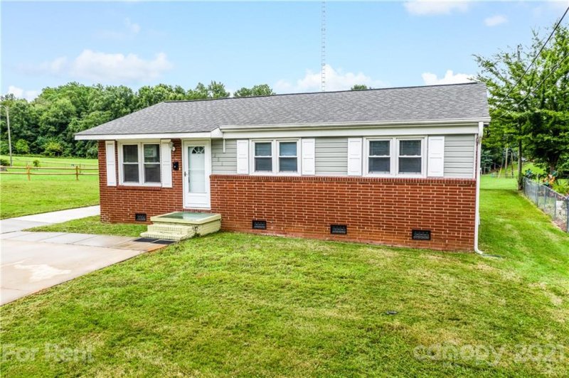 Property image 3 at 206 Mattoon Street, Charlotte, NC 28216