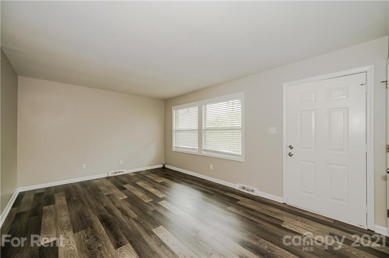 Property image 3 at 735 Edgegreen Drive, Charlotte, NC 28217