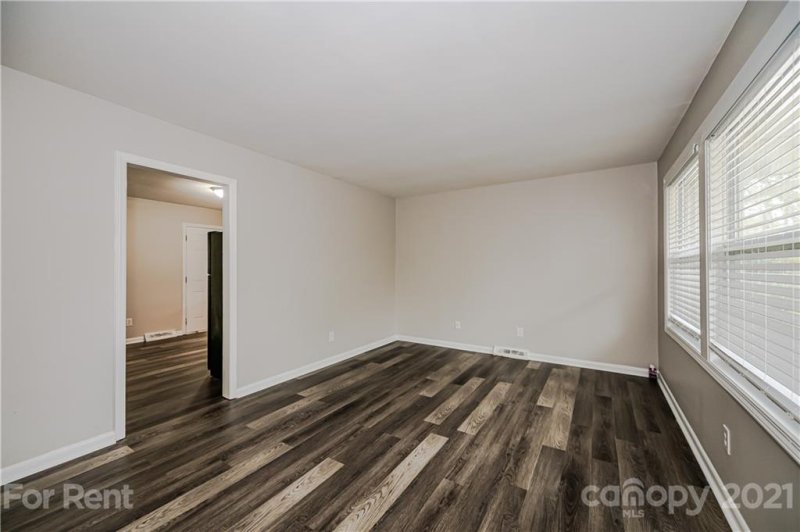 Property image 4 at 735 Edgegreen Drive, Charlotte, NC 28217