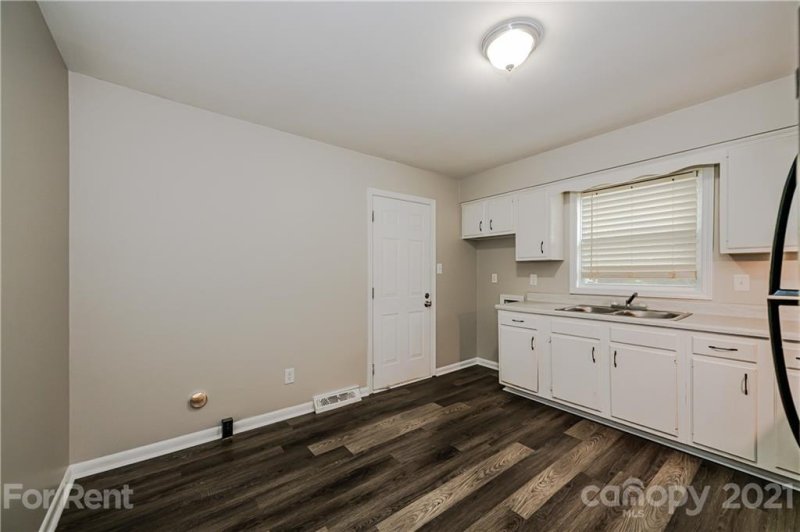 Property image 5 at 735 Edgegreen Drive, Charlotte, NC 28217