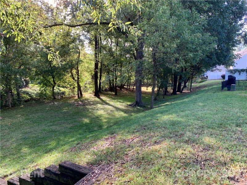 Property image 3 at 329 Valley Brook Lane, Concord, NC 28025