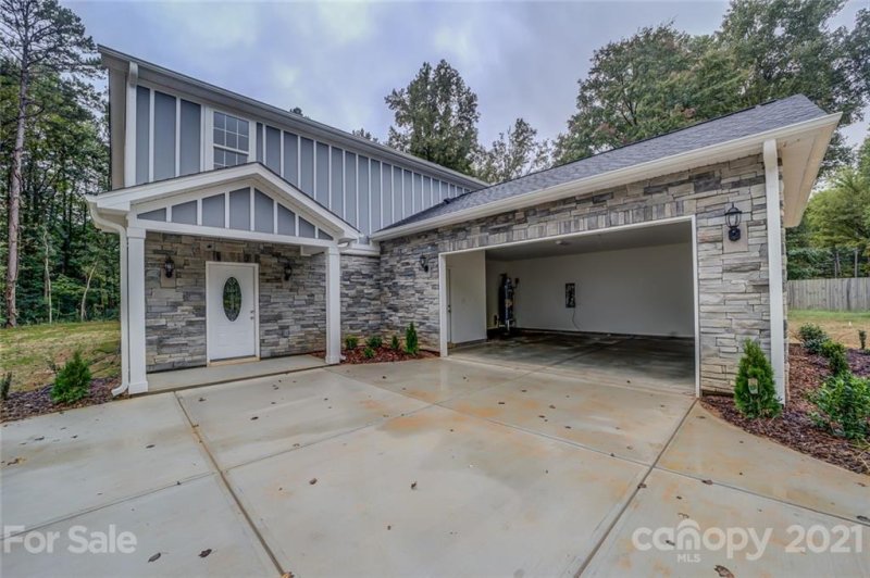 Property image 3 at 5120 Lakeview Road, Charlotte, NC 28216