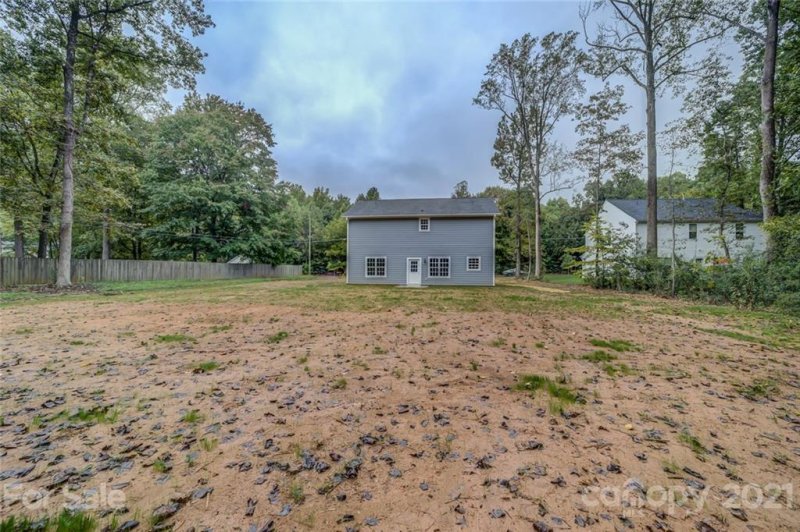 Property image 5 at 5120 Lakeview Road, Charlotte, NC 28216