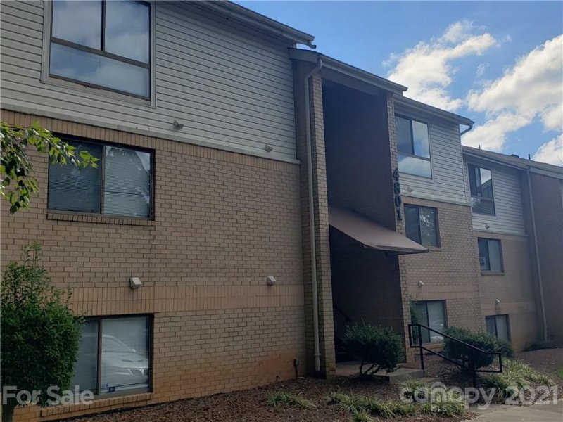 Property image 2 at 4801 Spring Lake Drive, Charlotte, NC 28212