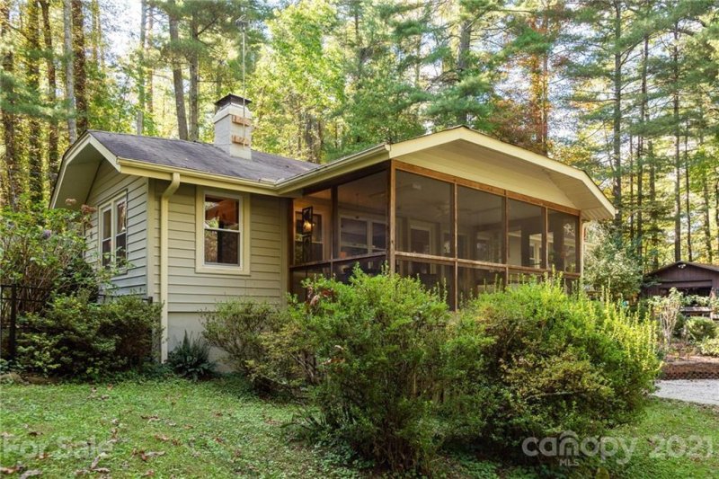 Property image 2 at 107 Virginia Avenue, Hendersonville, NC 28739