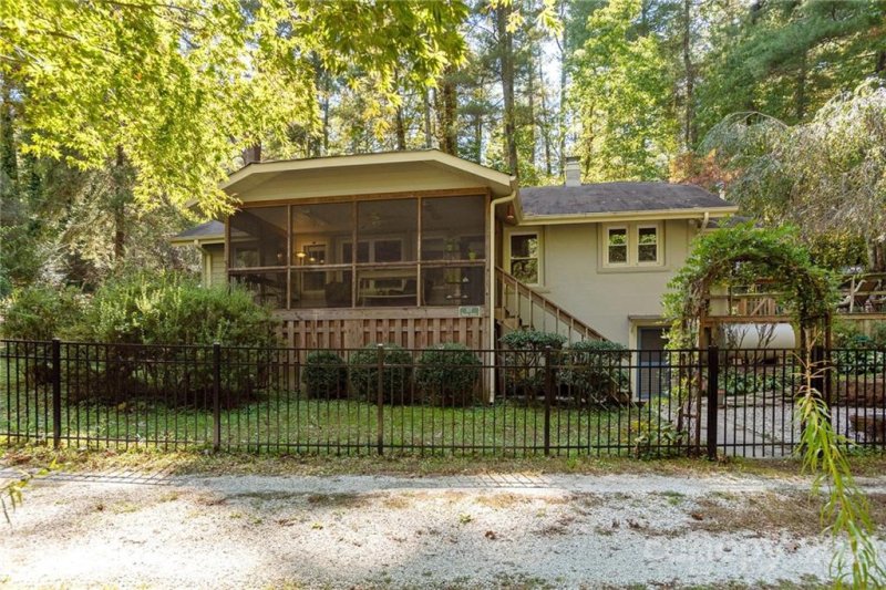 Property image 3 at 107 Virginia Avenue, Hendersonville, NC 28739