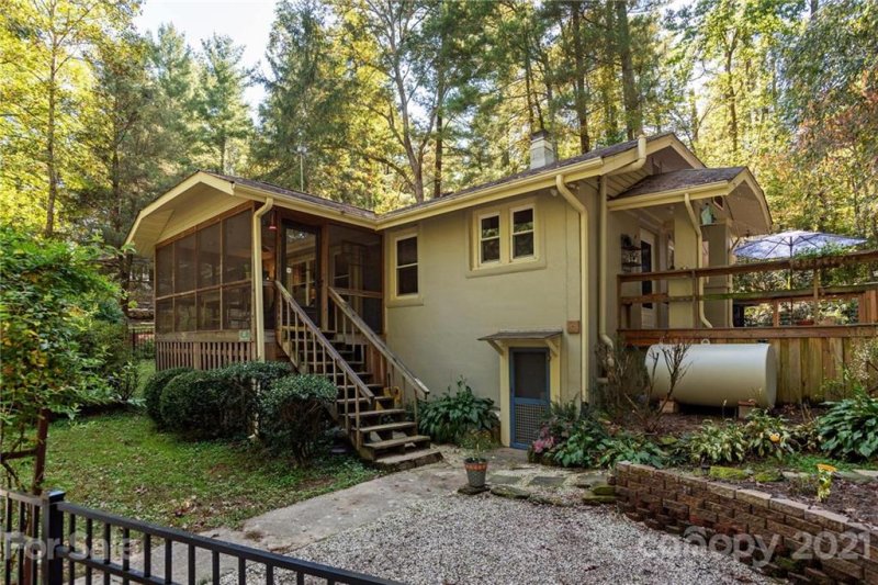 Property image 4 at 107 Virginia Avenue, Hendersonville, NC 28739