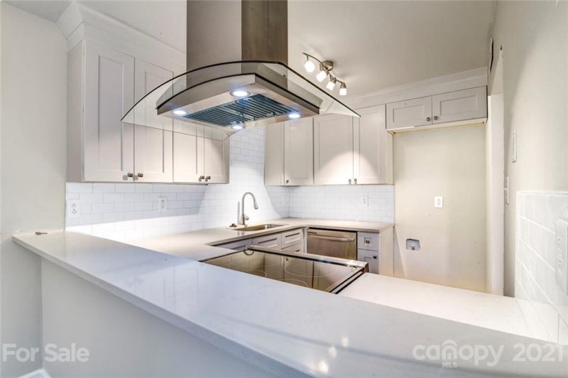 Property image 3 at 1605 Merry Oaks Road, Charlotte, NC 28205