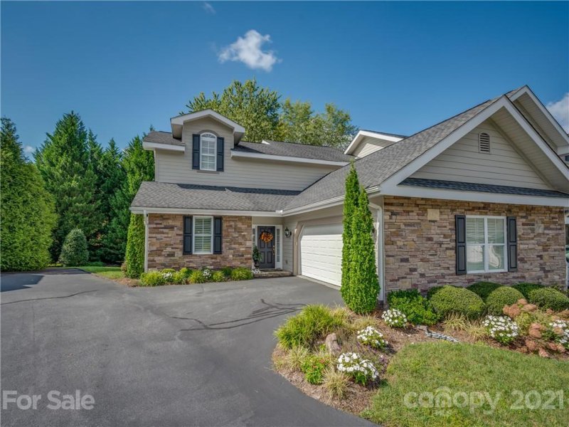 Property image 4 at 161 Towne Place Drive, Hendersonville, NC 28792