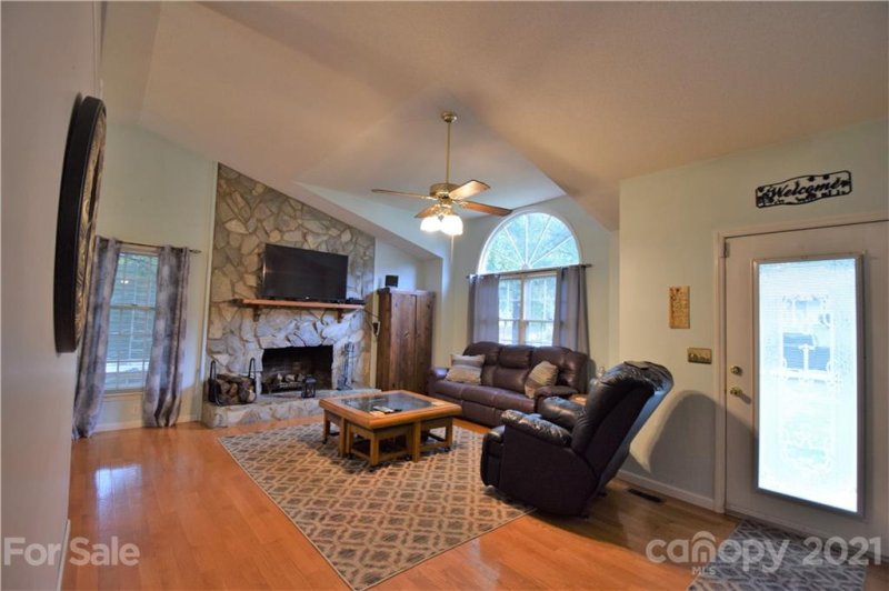 Property image 2 at 1163 Hidden Creek Circle, Hickory, NC 28602