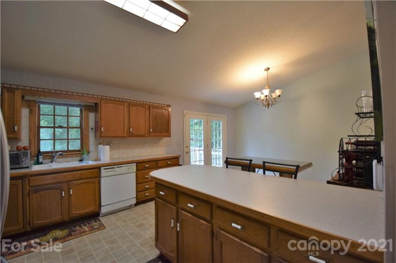 Property image 4 at 1163 Hidden Creek Circle, Hickory, NC 28602