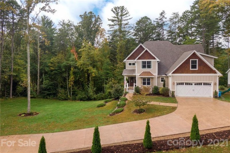 Property image 2 at 4 Crossings Circle, Fairview, NC 28730