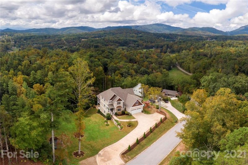 Property image 3 at 4 Crossings Circle, Fairview, NC 28730