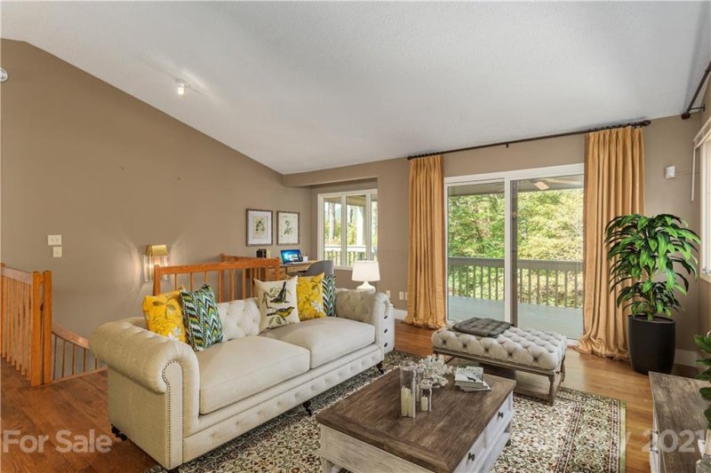 Property image 3 at 1002 Timber Lane, Asheville, NC 28804