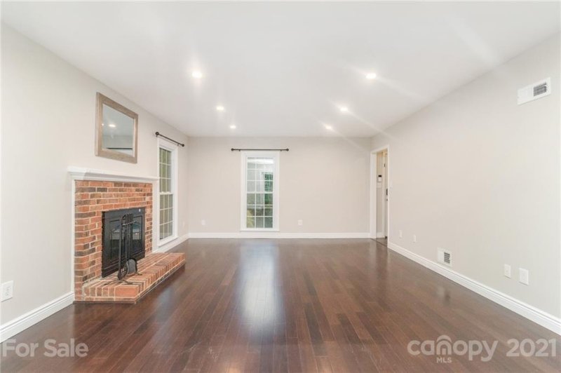 Property image 2 at 307 Sandymead Road, Matthews, NC 28105