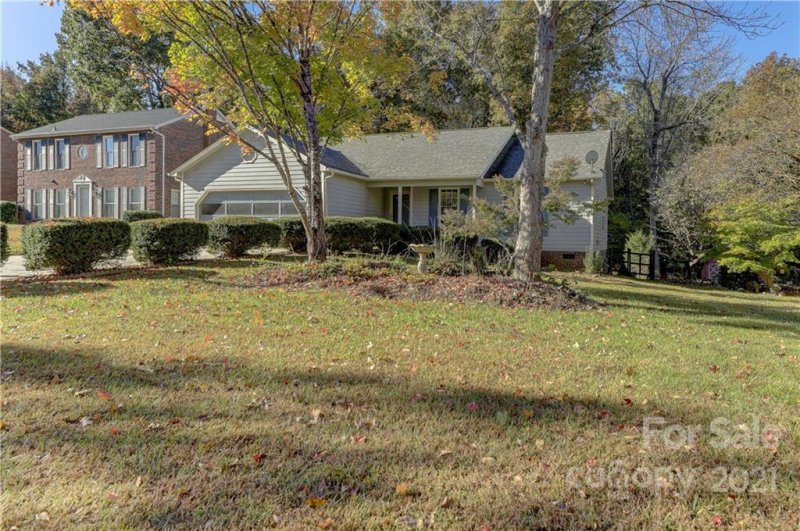 Property image 2 at 5926 Scots Bluff Drive, Charlotte, NC 28227