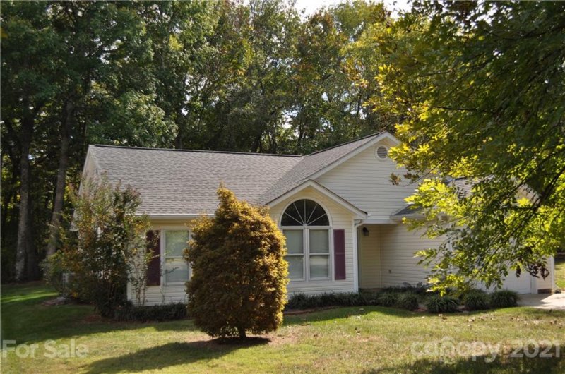 Property image 2 at 10427 Ranleigh Lane, Charlotte, NC 28273