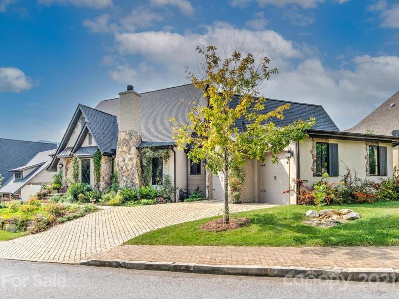 Property image 2 at 9 Snap Dragon Court, Asheville, NC 28804