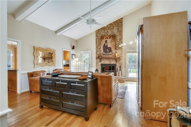 Property image 4 at 2625 Innsbrook Road, Charlotte, NC 28226