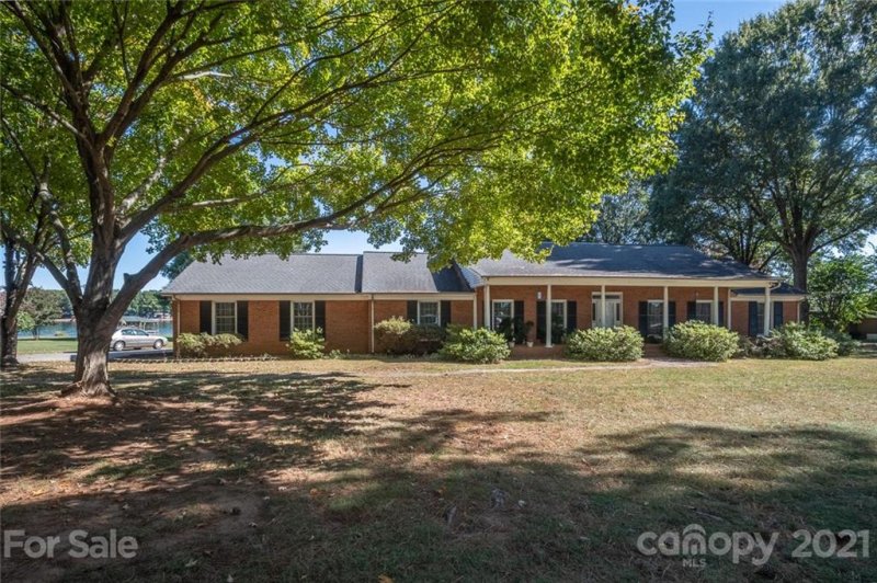 Property image 4 at 627 Isle Of Pines Road, Mooresville, NC 28117