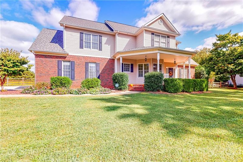 Property image 2 at 151 Turnberry Lane, Mooresville, NC 28117