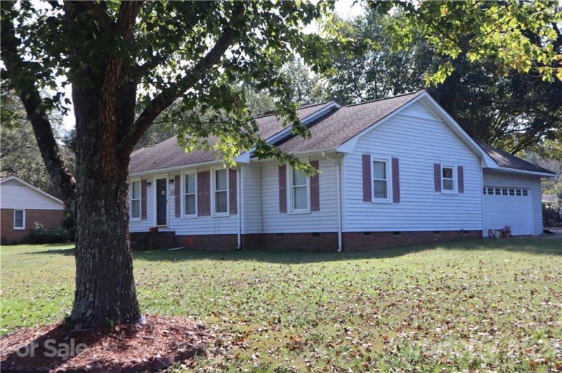 Property image 3 at 4400 Creemore Drive, Charlotte, NC 28213