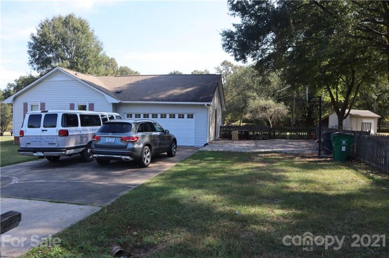 Property image 4 at 4400 Creemore Drive, Charlotte, NC 28213