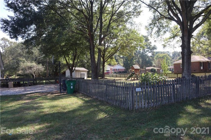 Property image 5 at 4400 Creemore Drive, Charlotte, NC 28213