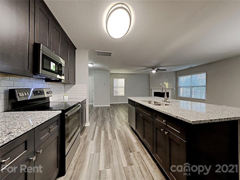 Property image 4 at 6415 Maple Creek Court, Charlotte, NC 28216