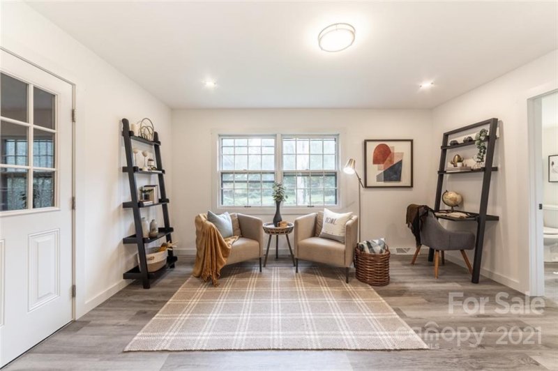 Property image 3 at 908 Tally Ho Court, Charlotte, NC 28212