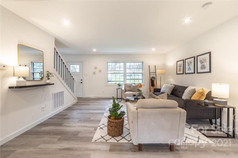 Property image 4 at 908 Tally Ho Court, Charlotte, NC 28212