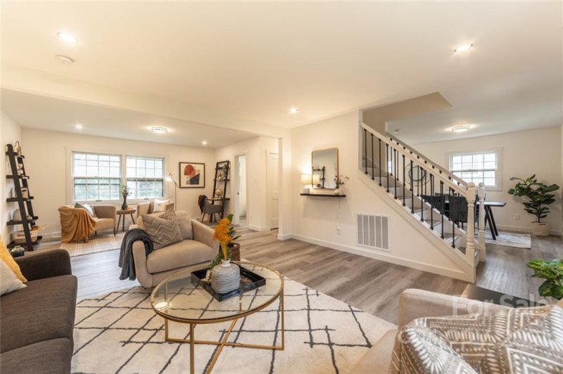 Property image 5 at 908 Tally Ho Court, Charlotte, NC 28212