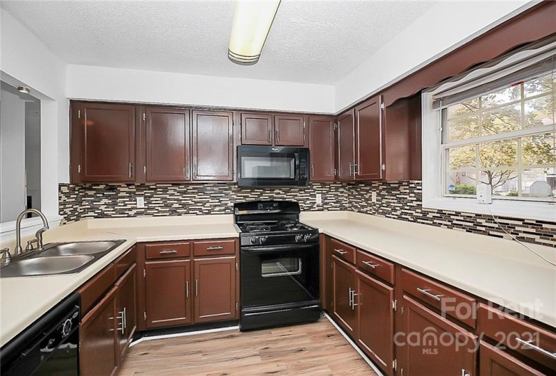 Property image 3 at 6013 Pinebark Court, Charlotte, NC 28212