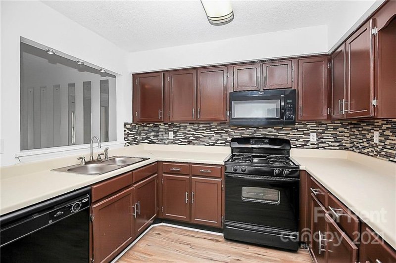 Property image 4 at 6013 Pinebark Court, Charlotte, NC 28212