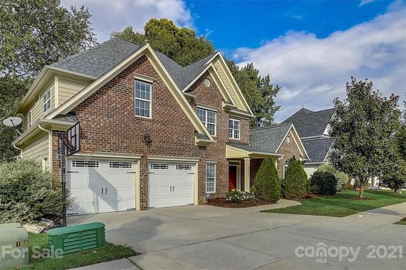 Property image 2 at 20115 Coachmans Wood Lane, Cornelius, NC 28031