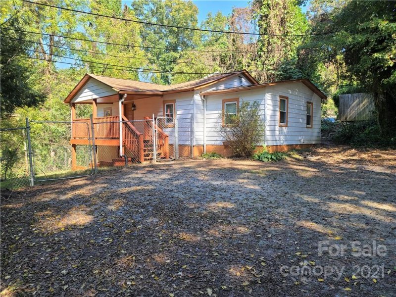 Property image 2 at 2 Arbutus Road, Asheville, NC 28805