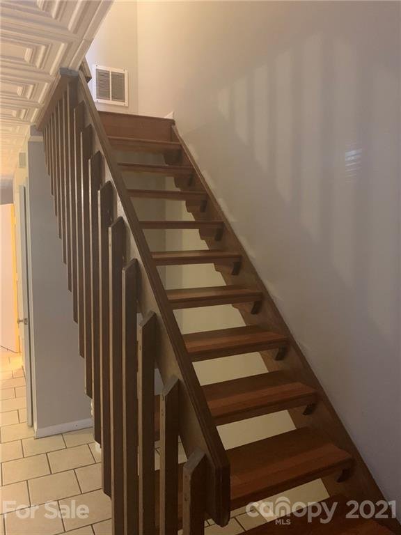 Property image 4 at 3945 Briarhill Drive, Charlotte, NC 28215