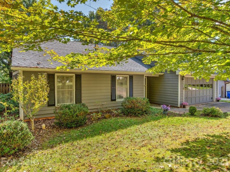 Property image 4 at 423 Creekside Drive, Asheville, NC 28804