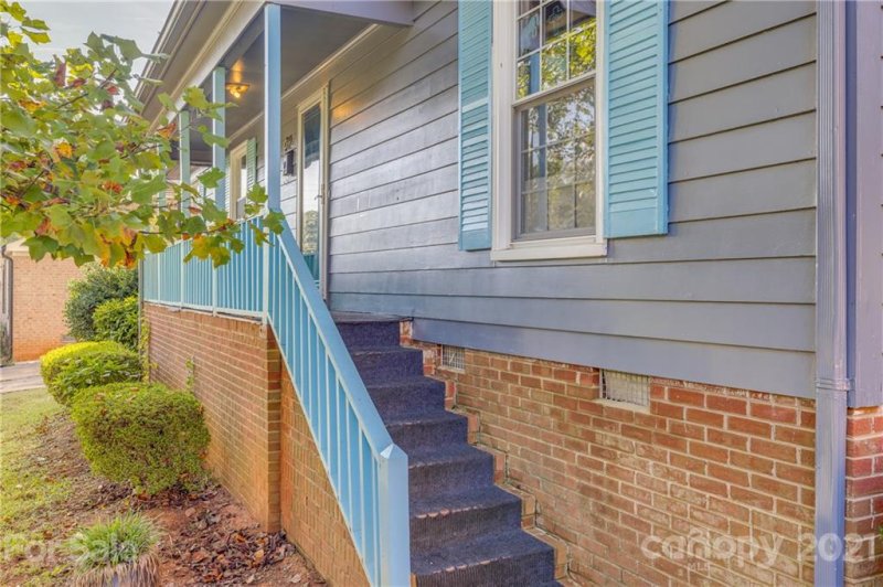 Property image 3 at 4926 Delivau Drive, Charlotte, NC 28215