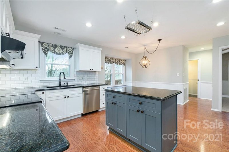 Property image 3 at 9923 Tealridge Lane, Charlotte, NC 28277