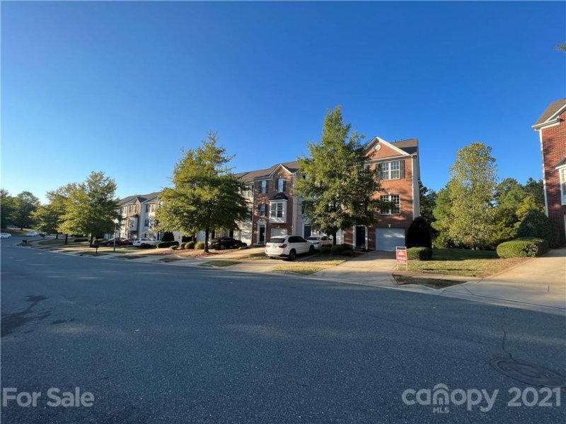 Property image 2 at 912 Tiger Lane, Charlotte, NC 28262