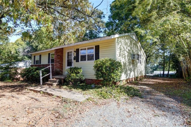 Property image 3 at 716 September Lane, Charlotte, NC 28208