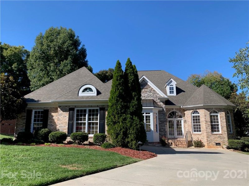 1293 Winged Foot Court