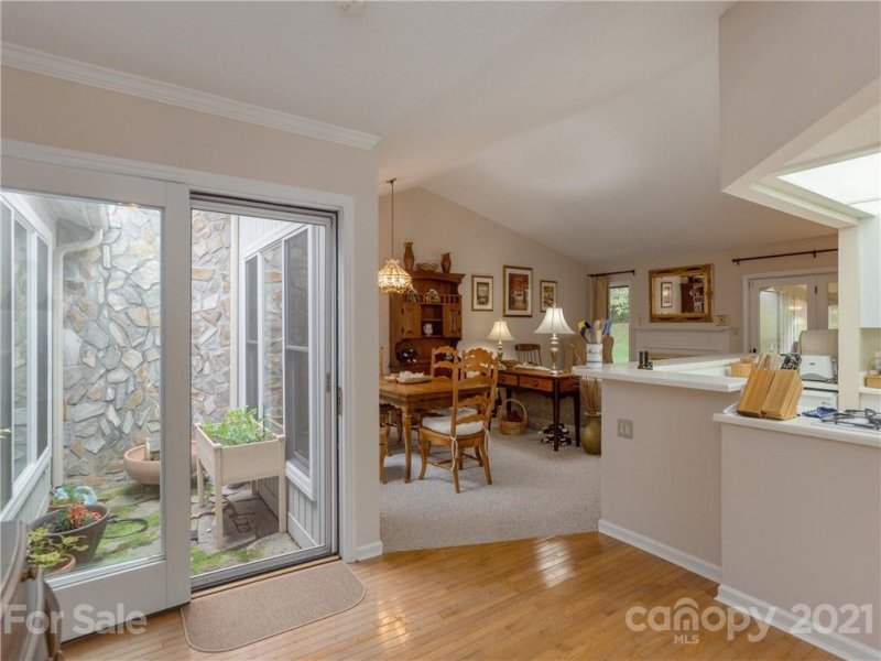 Property image 4 at 132 Deerlake Drive, Asheville, NC 28803