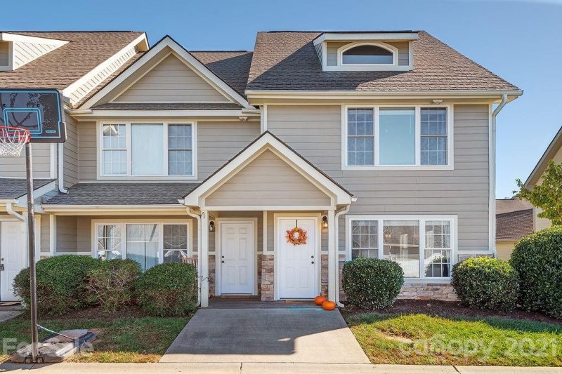 Property image 2 at 102 Rotunda Circle, Asheville, NC 28806