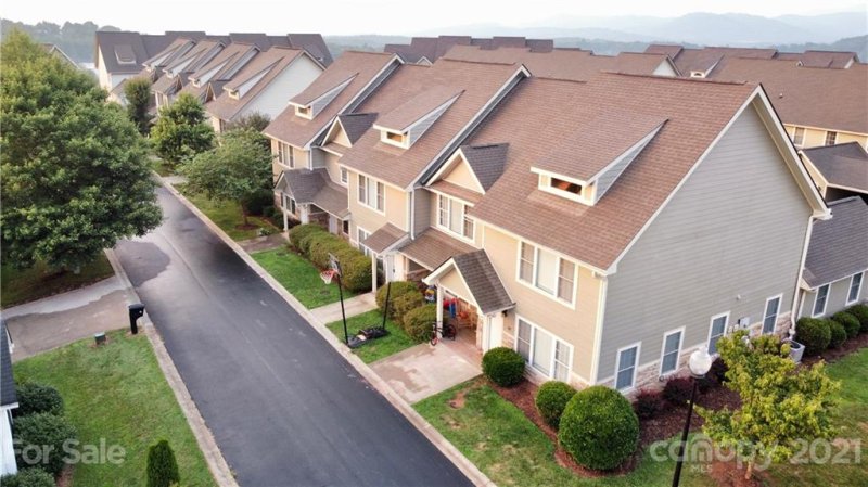 Property image 3 at 102 Rotunda Circle, Asheville, NC 28806