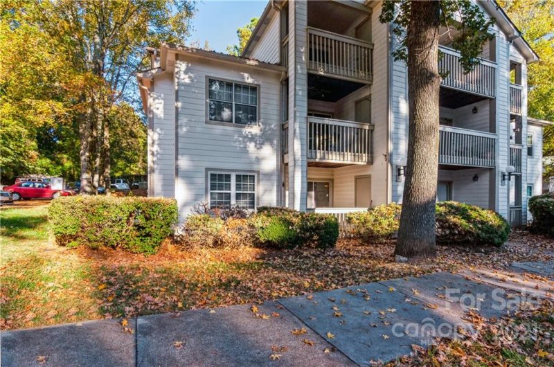 Property image 3 at 1032 Churchill Downs Court, Charlotte, NC 28211