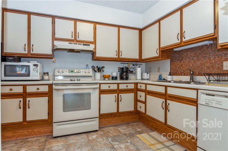 Property image 5 at 1032 Churchill Downs Court, Charlotte, NC 28211